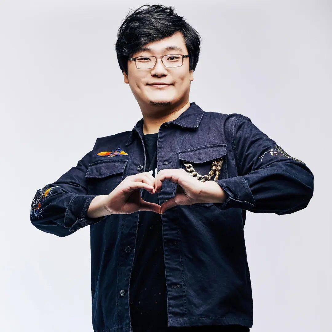 王建国"嫁入豪门"?聊聊这位神秘的脱口秀幕后女王谭晓虹