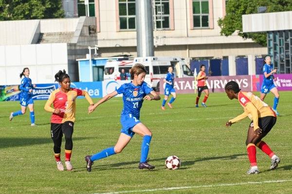 王霜“双响”助武汉女足提前晋级亚冠八强，下轮力争小组第一