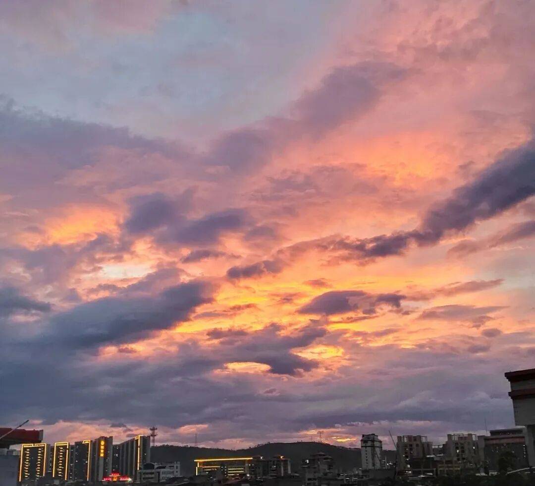 美艳的晚霞刷屏怀集朋友圈,原来小城的黄昏这么治愈!