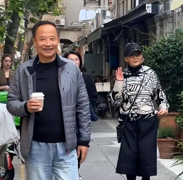 70 岁潘虹近况吓人，走路颤巍神情呆滞，40 年离婚真相藏不住