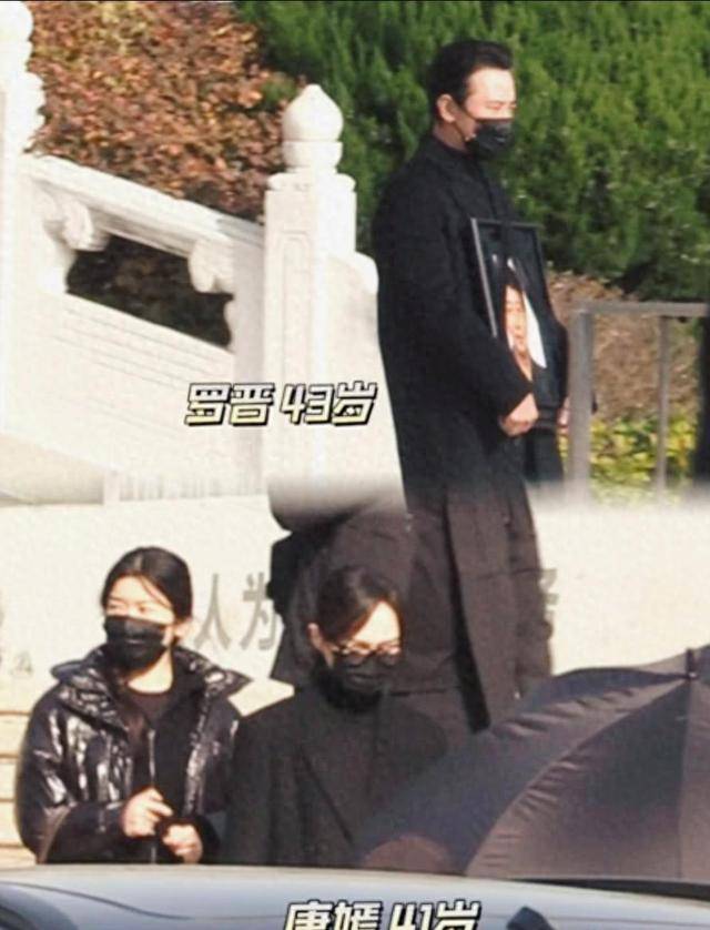 不装了!唐嫣在罗晋父亲葬礼上的3个细节,透露俩人如今真实状况