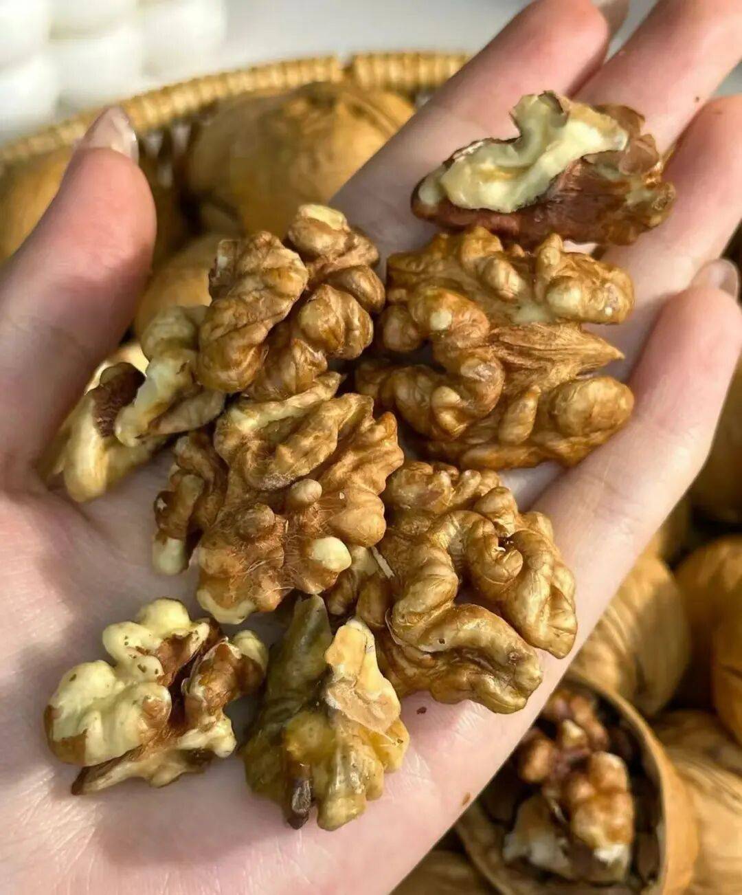 ?推荐每天摄入一定坚果均衡膳食用红精灵烤核桃diy健康营养早餐