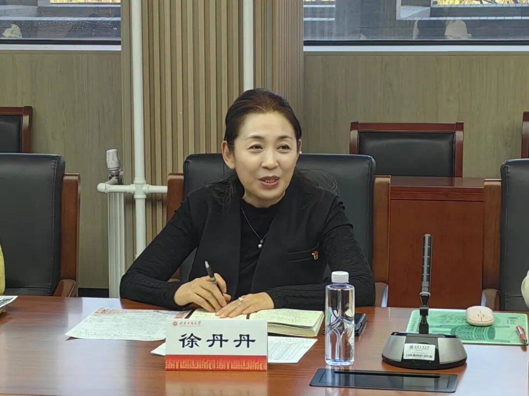 徐丹丹副校长与联系学生班级,党支部面对面座谈会