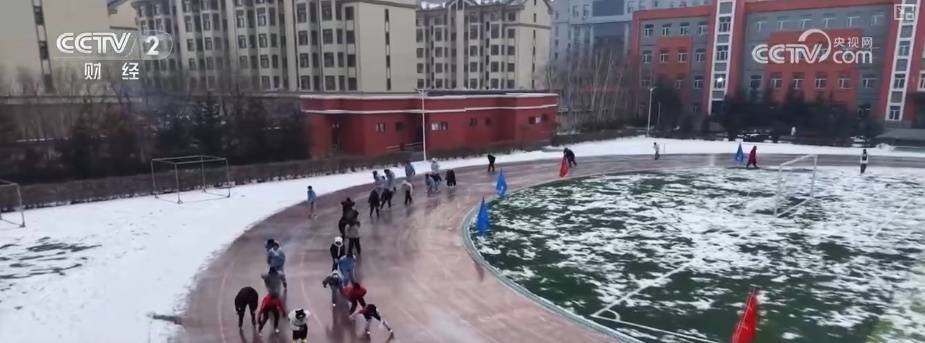 依托冰雪优势开展特色体育活动 学生在运动中享受冬季乐趣
