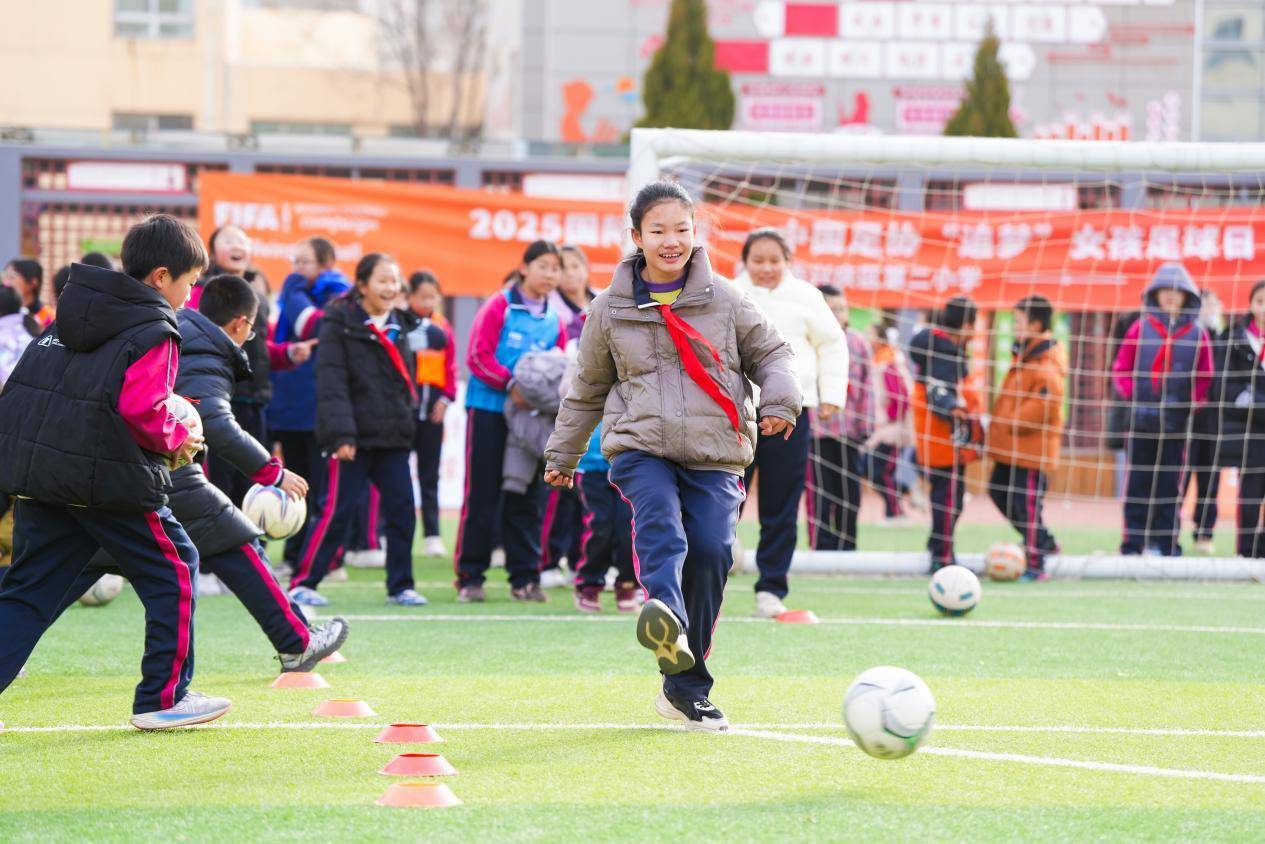 绿茵逐梦！2025“追梦”女孩足球日活动燃动宁夏兴庆