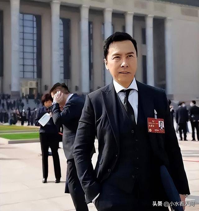 演都不演了！甄子丹老婆谈香港火灾，指责是内地害的，舆论大炸锅