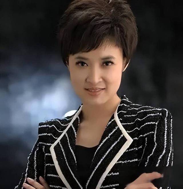 央视著名主持人桑晨，原来是这位大明星的后代，难怪长得这么好看