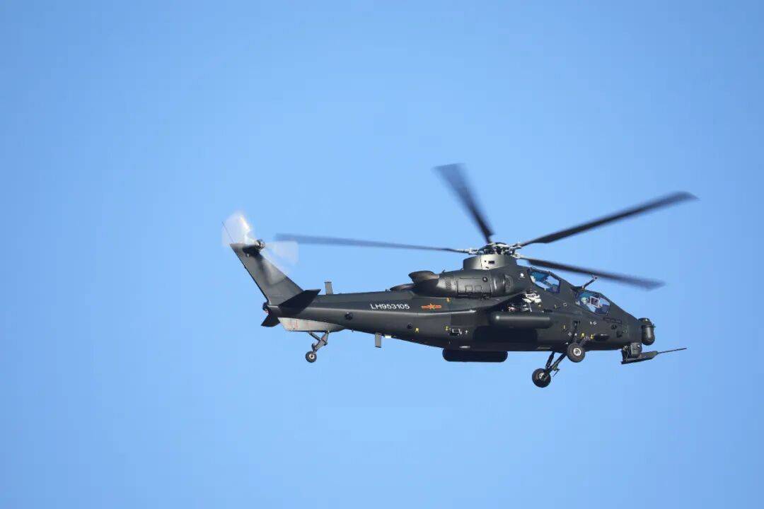 图片[7]-“00后”陆军女飞行员驾驶直升机，太飒了！ -华闻时空