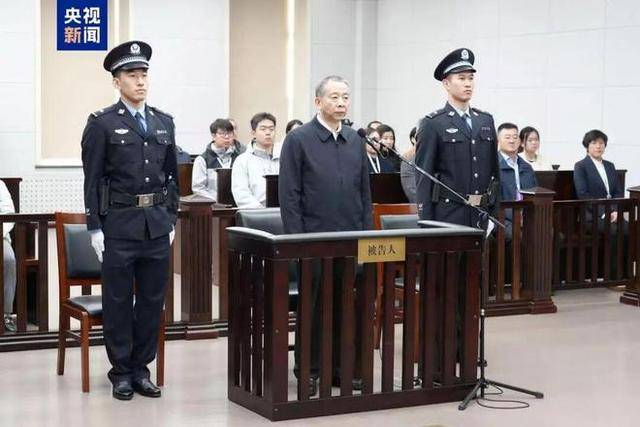 中纪委周末“打虎”，副部级陈伟俊被查，曾是浙江最年轻副省长