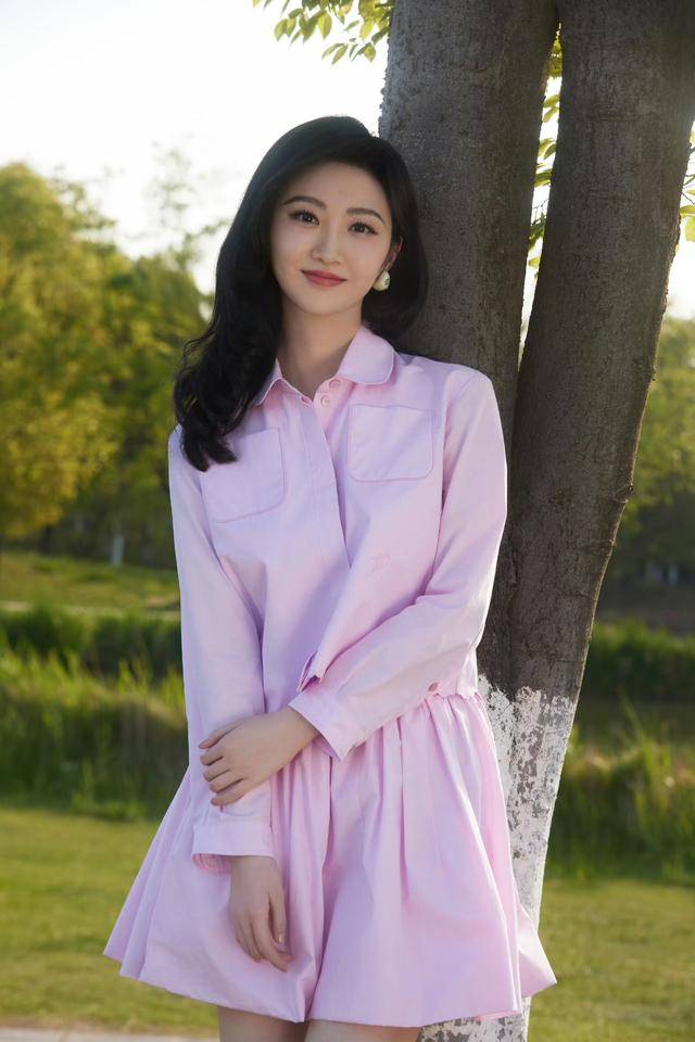 明星景甜定格魅力瞬间,优雅气质,天生丽质!