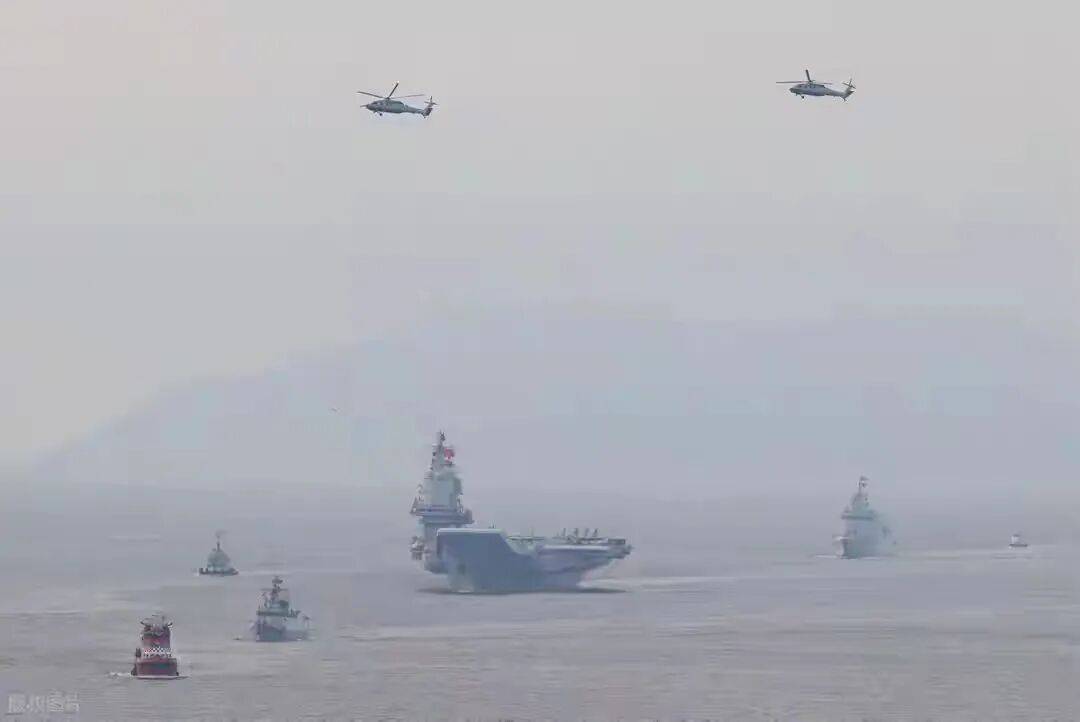 055大驱挂联合国旗巡航琉球！从争议到实控的绝杀，美日只剩嘴硬