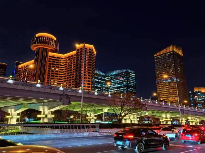 北京朝阳燕莎桥桥下空间整治完成 亮马河畔添复合型滨水公共空间