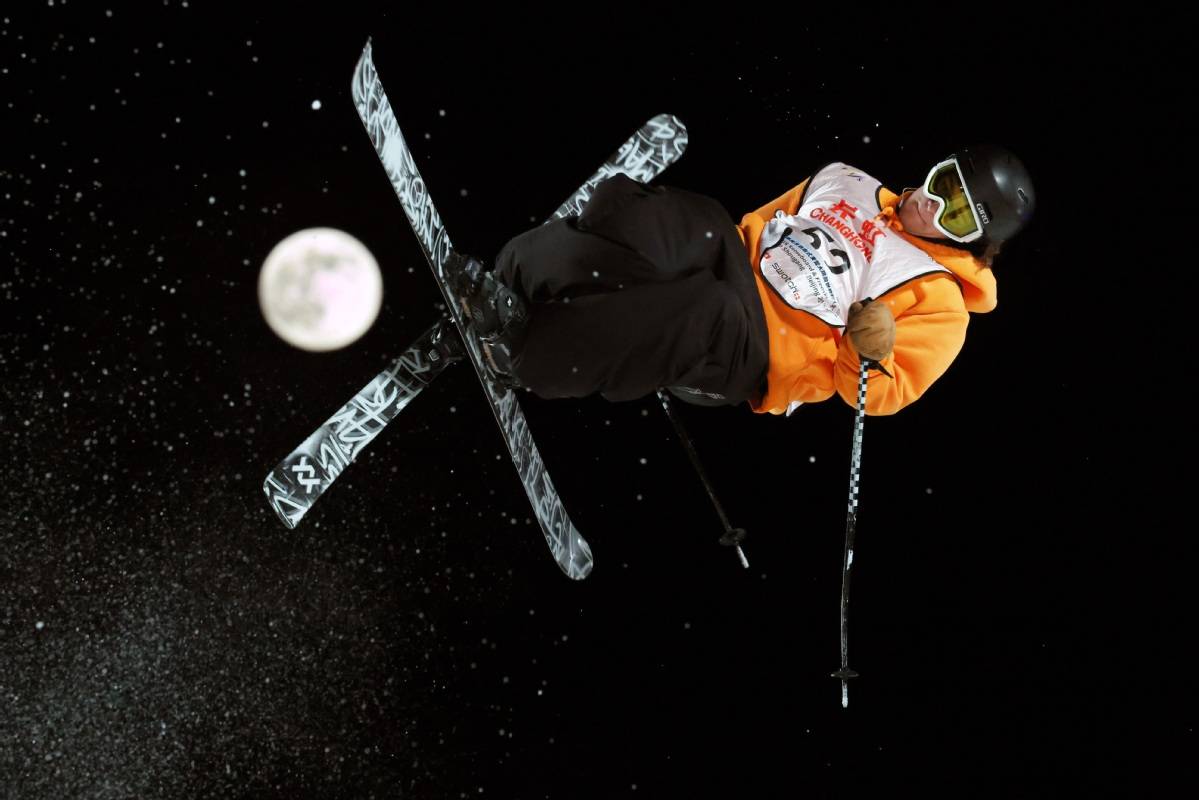 北京:大跳台世界杯与超级月亮同期登场 北京:大跳台世界杯与超级月亮同期登场