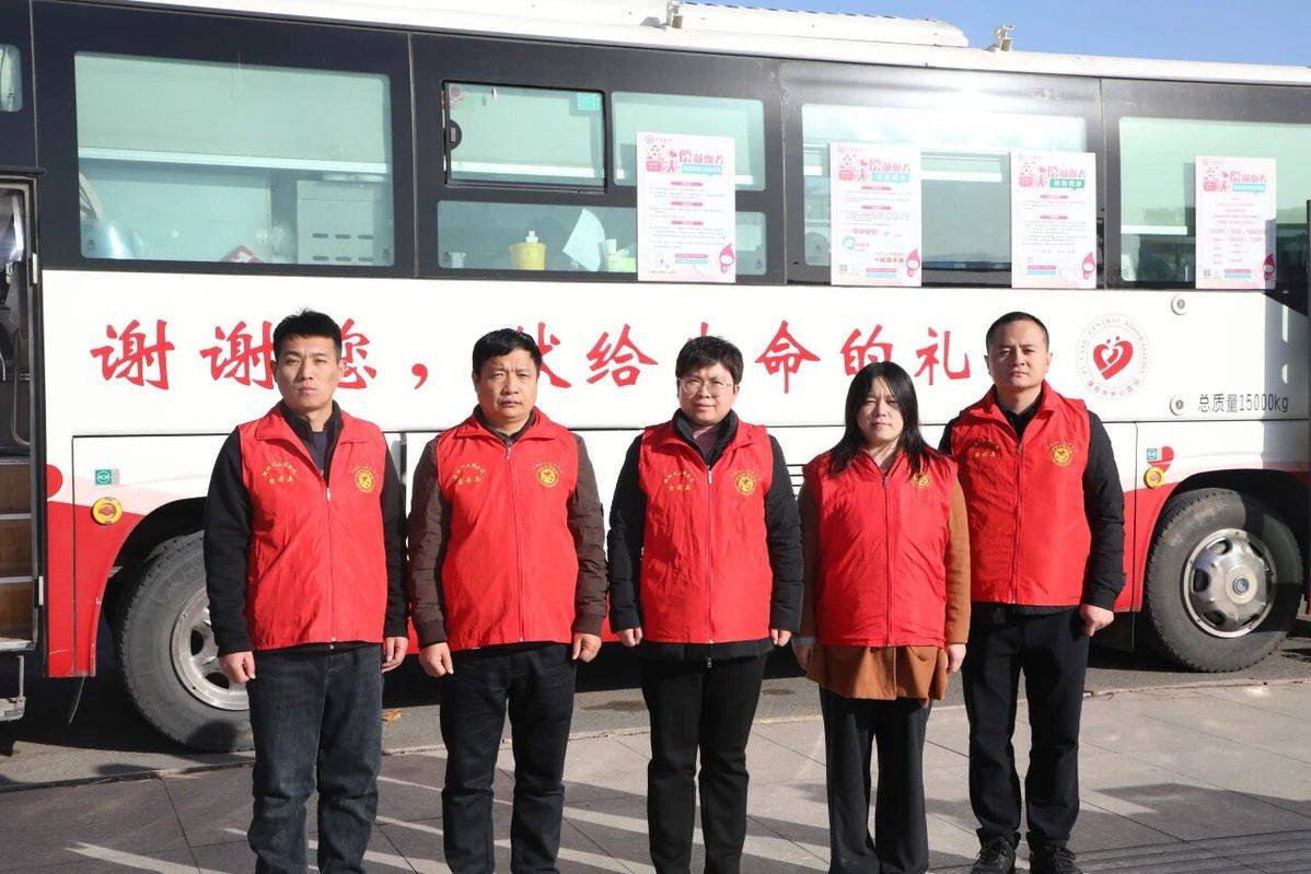 台前县检察院干警积极参加无偿献血活动