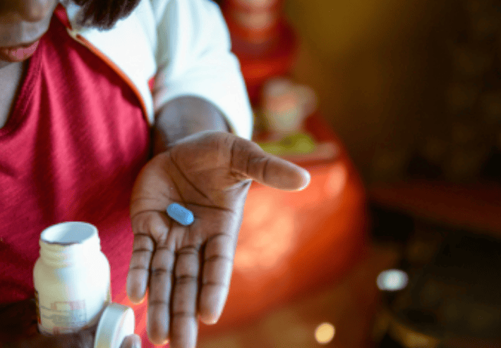 联合国艾滋病规划署发布2025年世界艾滋病日报告 联合国艾滋病规划署发布2025年世界艾滋病日报告