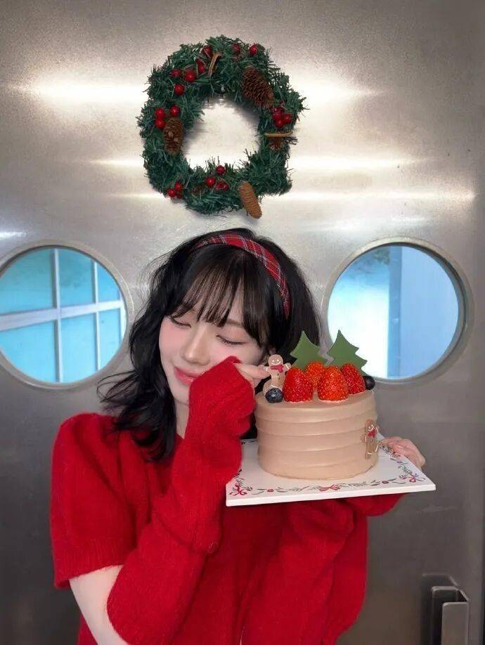 知名女团爱豆“圣诞祝福”造型引关注!插图6 知名女团爱豆“圣诞祝福”造型引关注!插图6