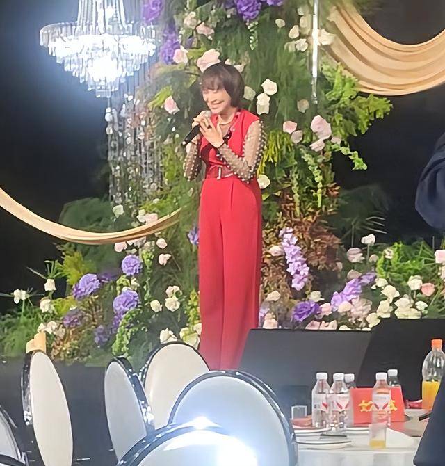 事业巅峰远赴美国,被老外“玩腻”后晚年回国,如今变成了这样!