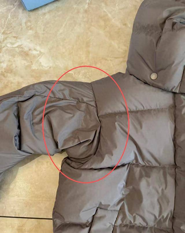 女子2500元lululemon旗舰店买羽绒服袖子竟缝反了，客服回应：高级专员已介入处理