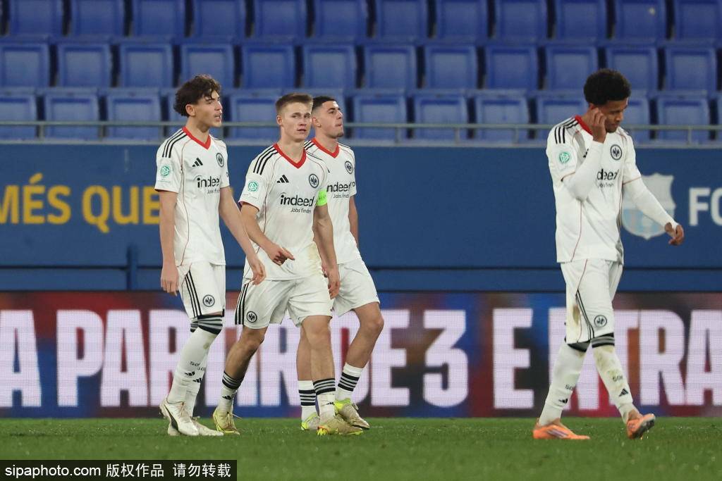 一个协作的巴萨:12名不同的进球者