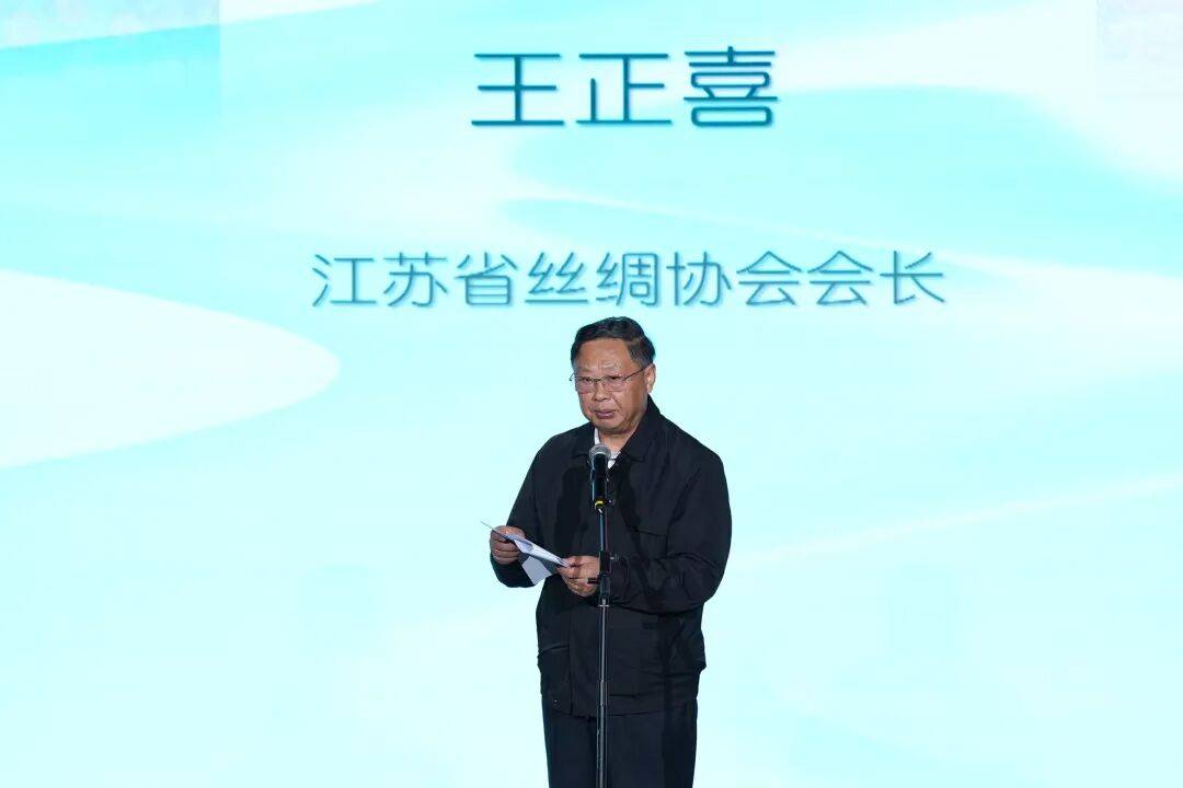 展览人气火爆,记者"围堵"采访,国丝"锦样人生:钱小