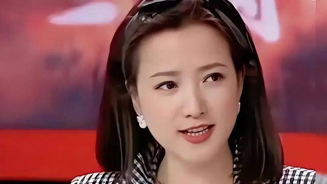 王卫国爆料,他与何晴是邻居,经常送她就医,儿子单独租房住