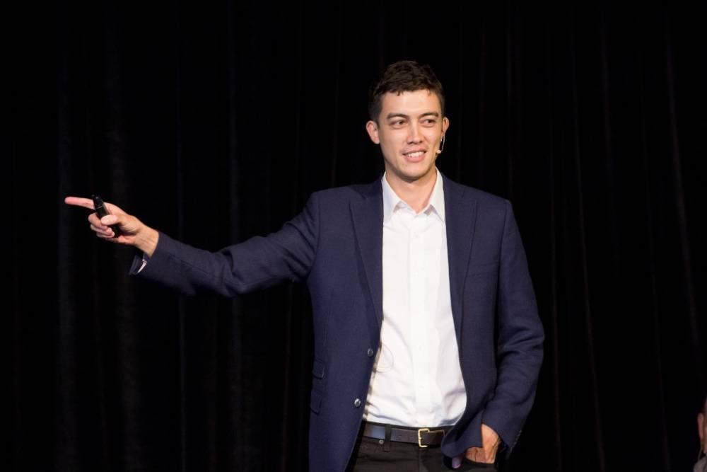 OpenAI两天3位高层变动！14年谷歌大将空降，CCO官宣离职