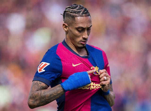 巨大争议!巴萨队长无缘最佳11人:38球24助+3冠 妻子炮轰