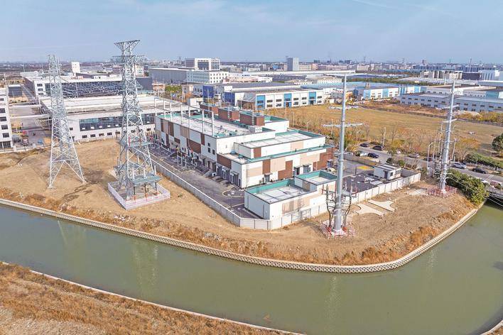 平湖首座全户内220千伏变电站投运_供电_电网_线路