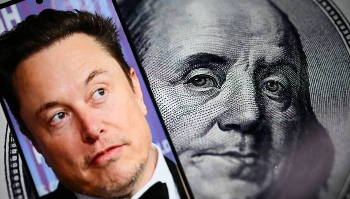 马斯克成为史上首位身家超7000亿美元富豪，千亿美元薪酬方案获恢复