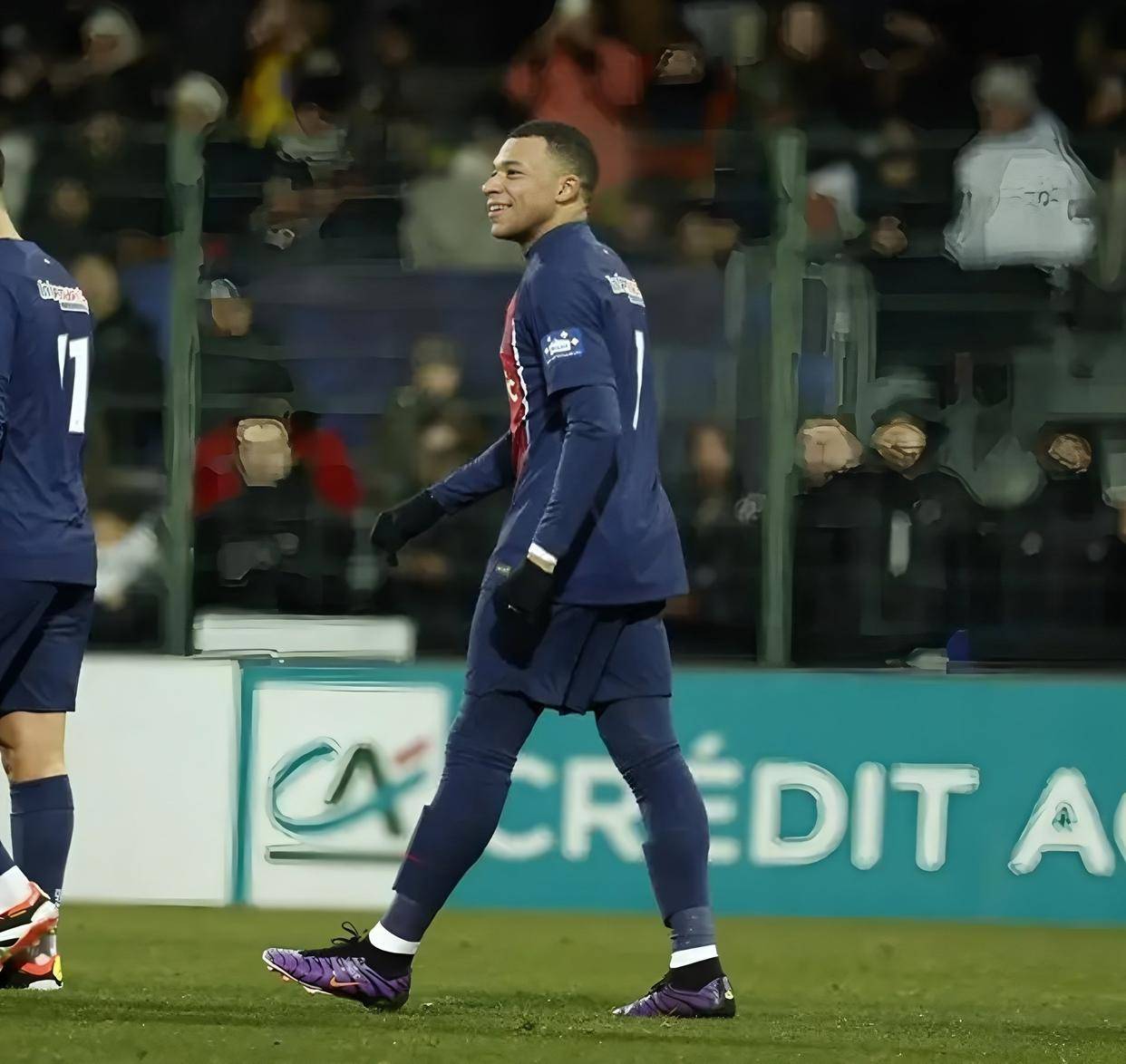 足坛荣耀与落寞：曼城进四强，姆巴佩演帽子戏法，大巴黎六冠王封神