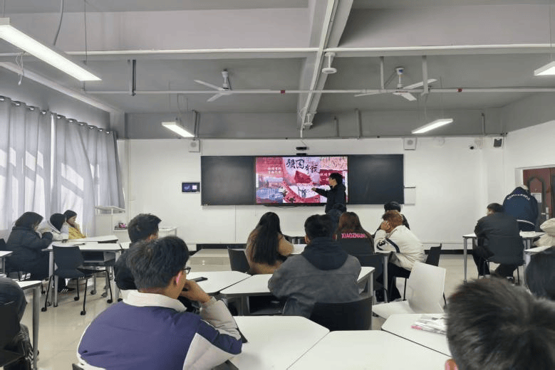 团青动态 | 传承红色基因，凝聚青春力量——工程学院学子在团课中汲取奋进力量_青年_主讲人_黄文秀