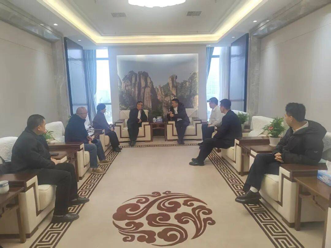 叶建国带队赴银行对接工作