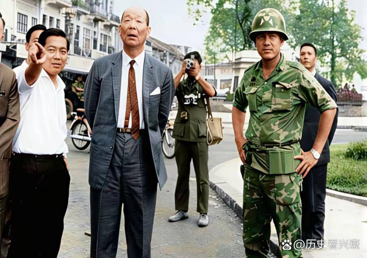 1964年,出现在越南街头的胡琏。胡琏是国民党阵营的军官,为什么他会出现在越南街头?原来国民党当局败退台湾后,他们不愿意承认失败,依然与许多 ...