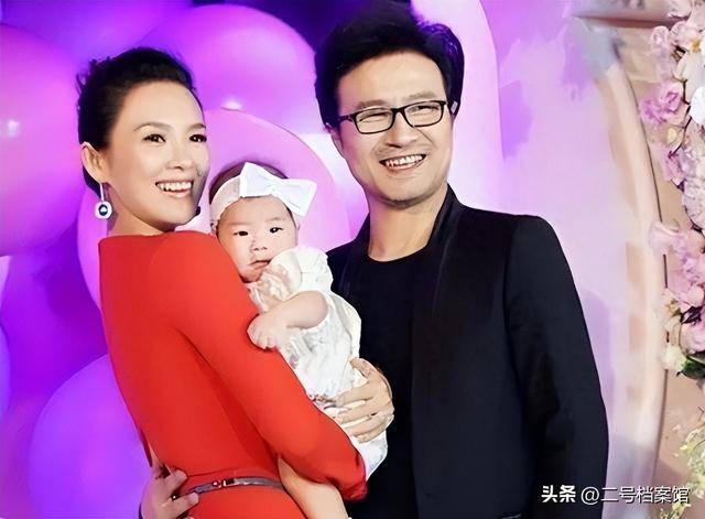 12月还没过，46岁章子怡再次官宣喜讯，离婚前说的话她做到了