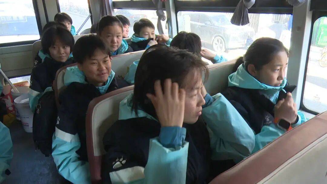 寒日砺玫 铿锵绽放