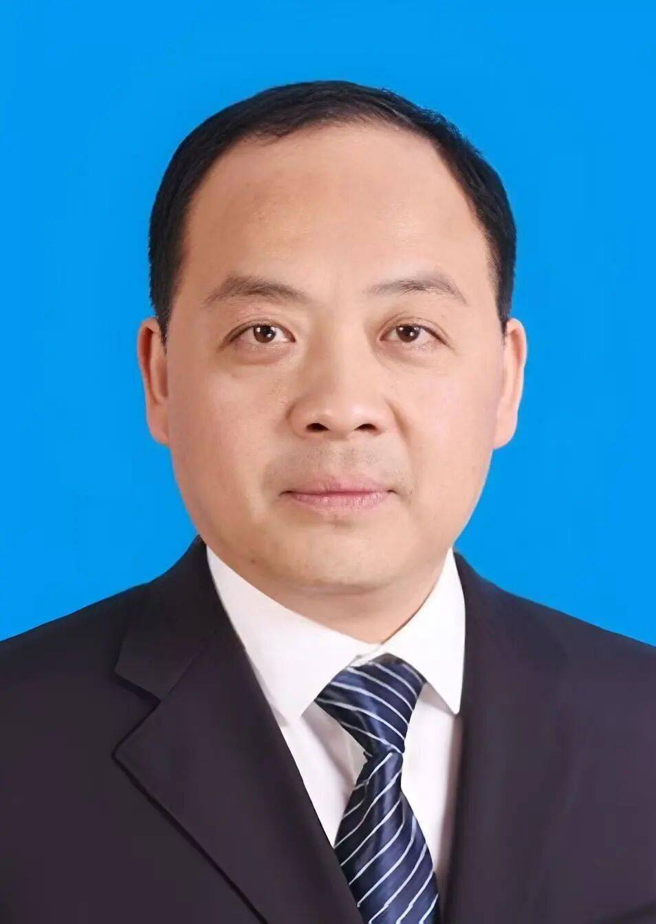 此前,运城市委研究拟任职干部公示:李俊龙,1974年5月生,中央党校大学