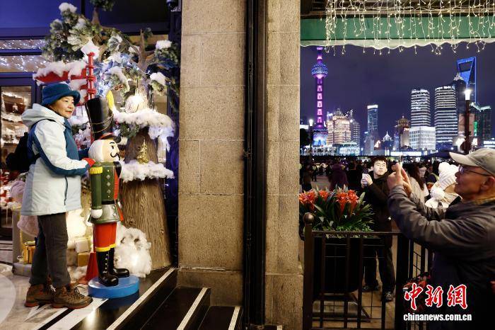 上海跨年夜，上海黄浦江两岸夜景美！