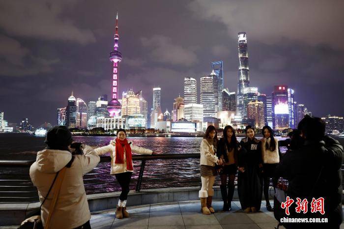 上海跨年夜，上海黄浦江两岸夜景美！