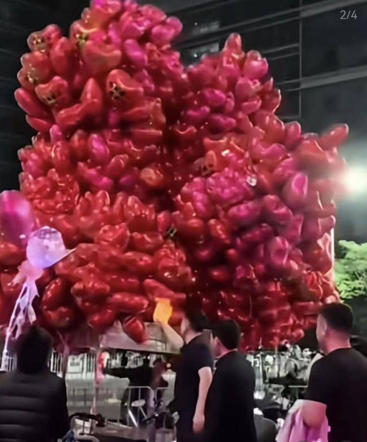 深圳一男子点燃商贩的大串气球,万幸无人受伤,涉事者因酒后滋事被刑拘