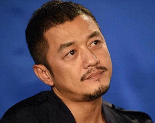 离婚仅两个月，54岁的李亚鹏传来“噩耗”，真让海哈金喜说对了