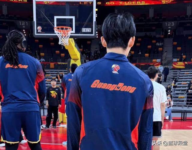 广东首节碾压浙江！奎因徐杰完美复出，胡明轩满状态，萨姆纳转型