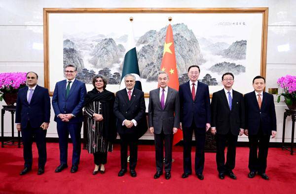 王毅：我们从不认为哪一个国家可以充当国际警察，也不认同哪一个国家可以自诩为国际法官