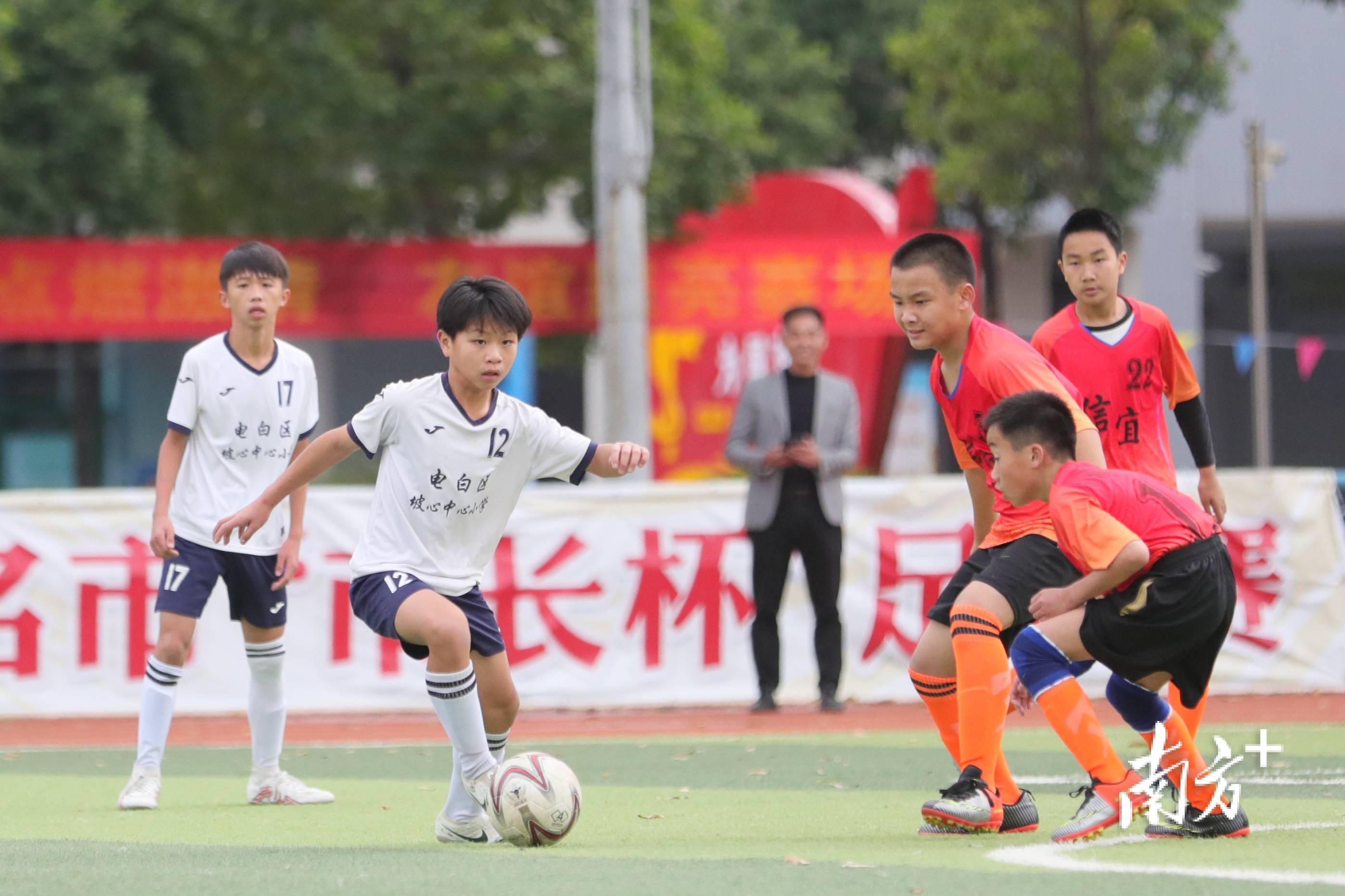 NBA职业联赛中文官网__实时赛程比分+球队资讯当校园操场成为城市赛场茂名体教融合“定向”突围