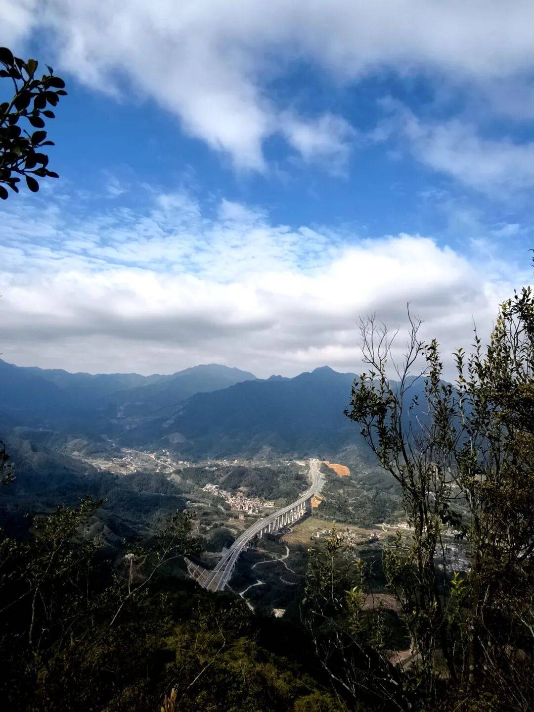 2026登上昭平县马圣石镜顶看风景这里的风景真美