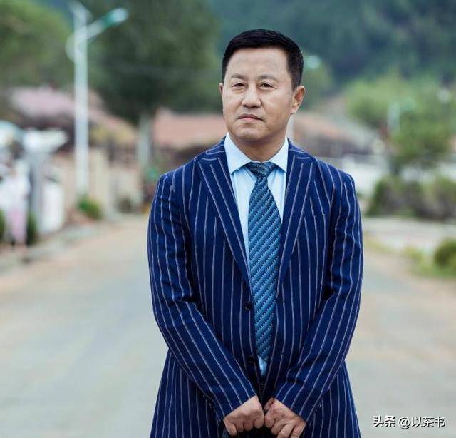 61岁王小宝现状：住300平豪宅领4815退休金，和闫学晶追求不一样