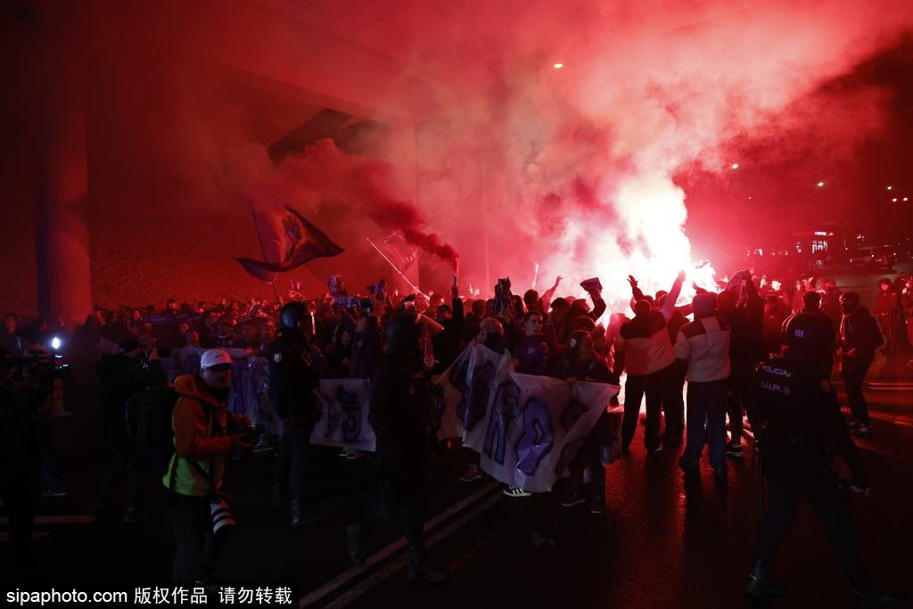 巴塞罗那女足 — 马德里女子足球俱乐部，直播：约翰·克鲁伊夫体育场实时关注