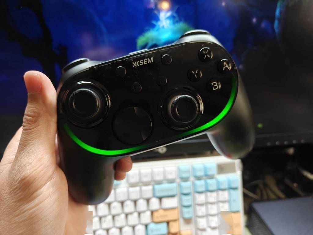 西圣GC1游戏手柄体验分享，有灯光有体感，玩起来还不错