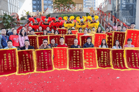 交付看远洋 近百户业主自愿送锦旗深圳远洋天祺700套精装住所高品德交付