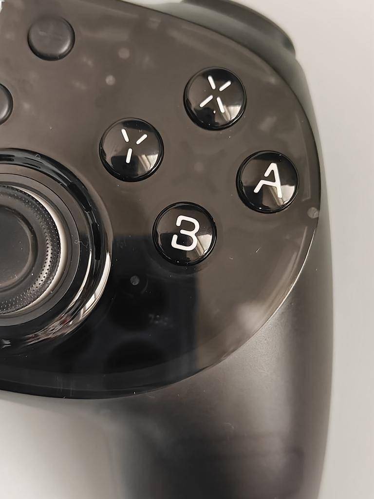 西圣GC1游戏手柄体验分享，有灯光有体感，玩起来还不错