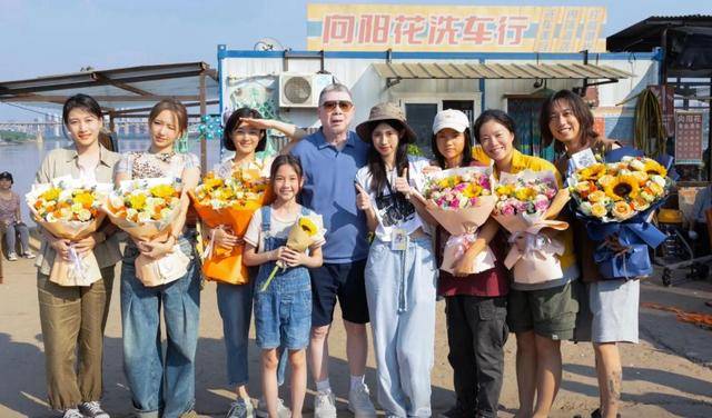 徐帆回应离婚5个月，冯小刚近况曝光，他的“小心思”再藏不住了